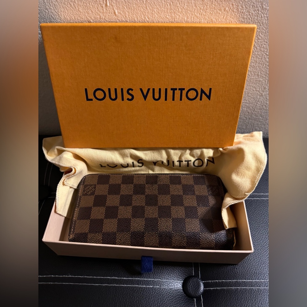 Louis Vuitton Damier Ebiene canvas Zippy Wallet